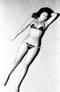 【水着画像6選】浅野ゆう子の若い頃はセクシー系？グラビアを飾った姿がすごい！ | ハンナのつぶやきブログ